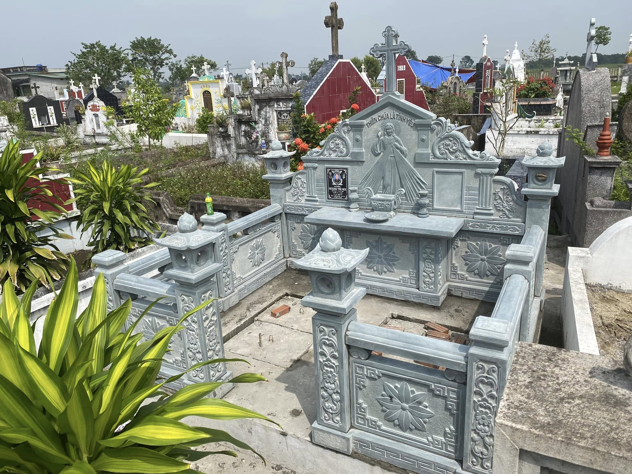 Mộ Đá Công Giáo - Mộ Đạo Thiên Chúa