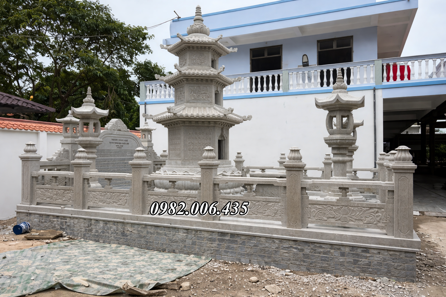 Giá mộ tháp Phật giáo đá tự nhiên tại Vũng Tàu