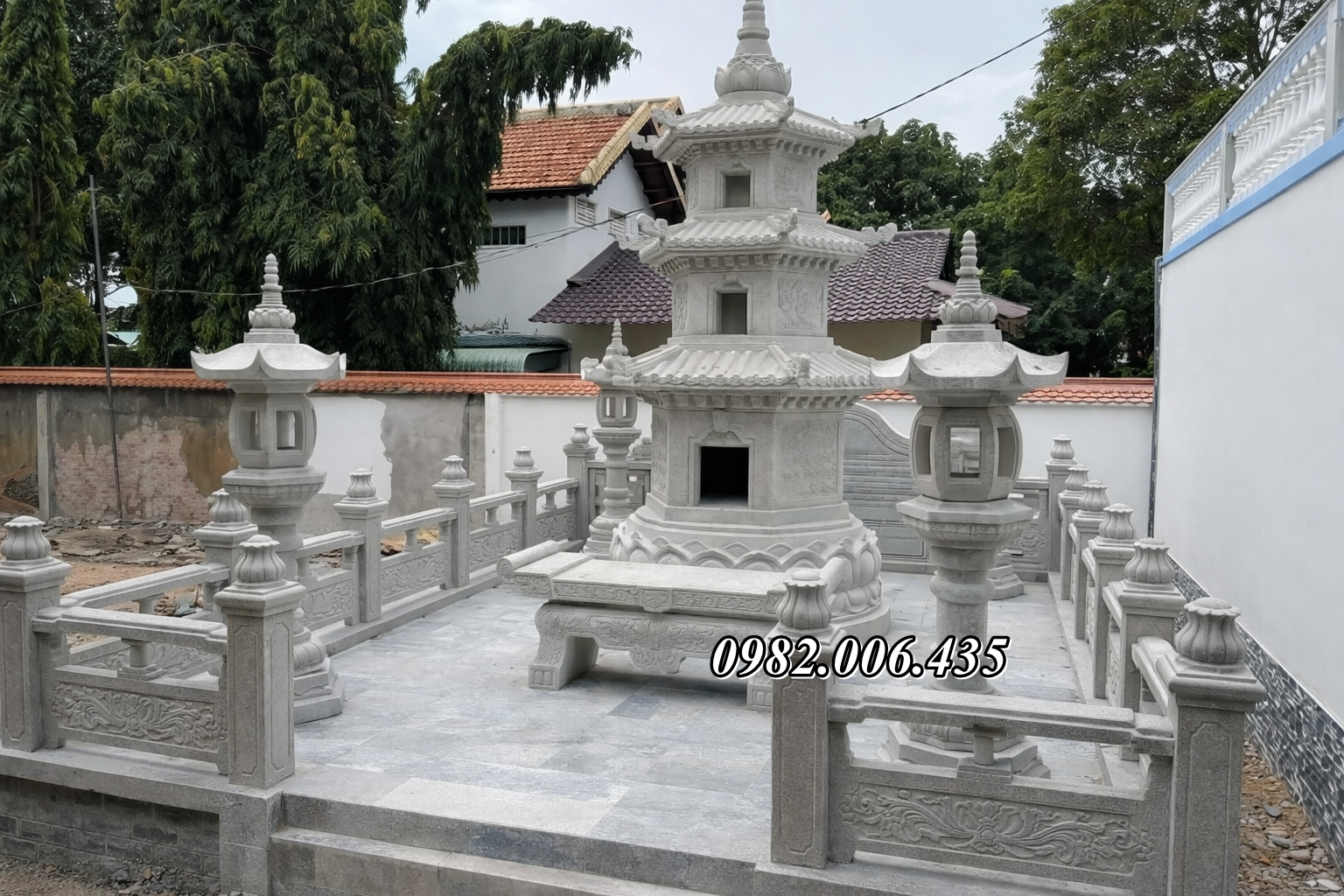 Mộ tháp đá cao cấp (40 – 60 triệu trở lên)