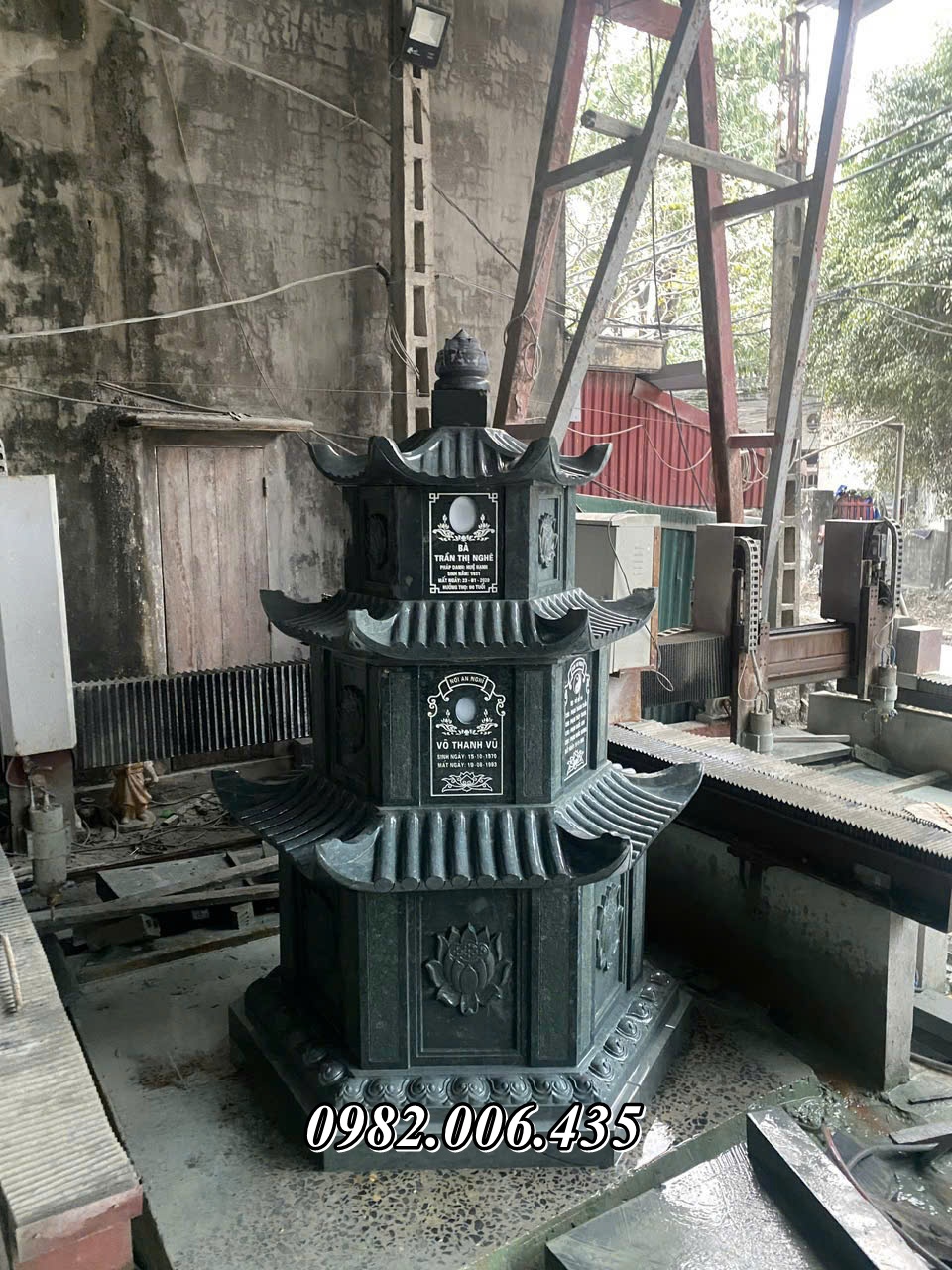 Vì sao giá mộ tháp đá chênh lệch lớn