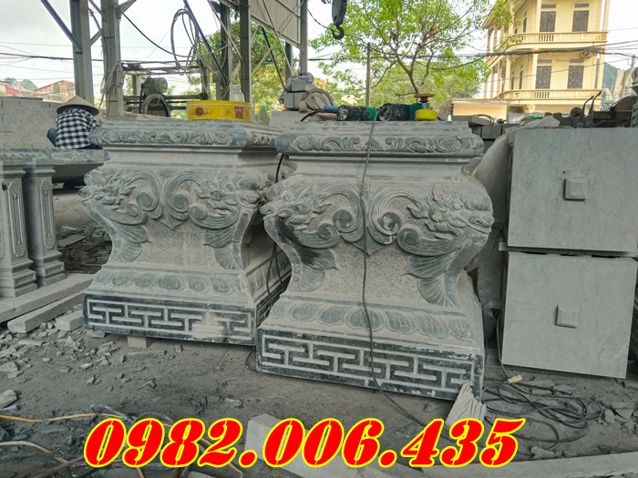 Chân tảng đá vuông