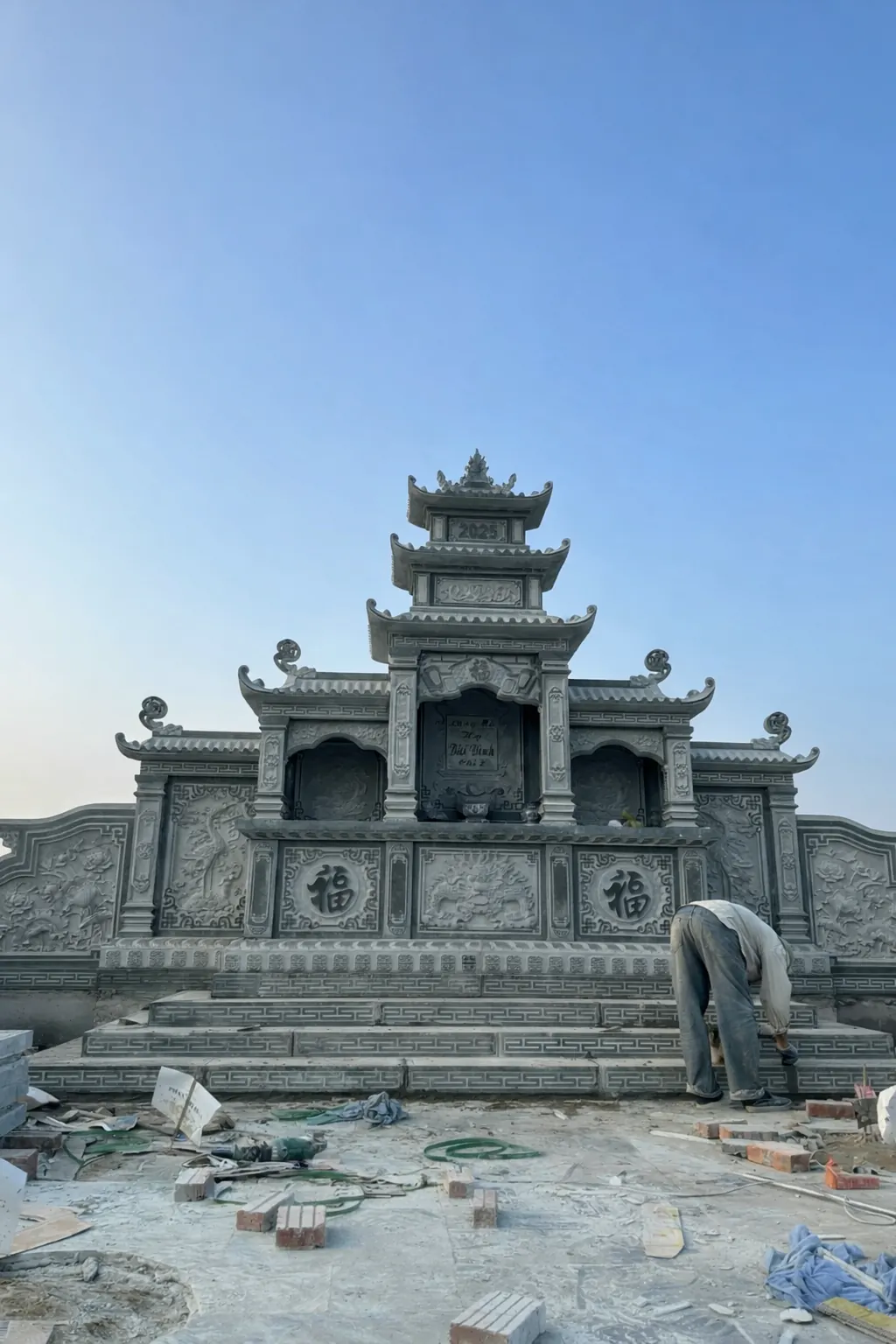 Báo giá lăng mộ đá Bình Phước phụ thuộc vào những yếu tố nào