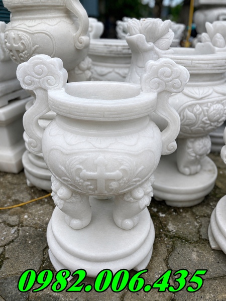Ý nghĩa của bộ bát hương đá trong thờ cúng Bán Hậu Giang